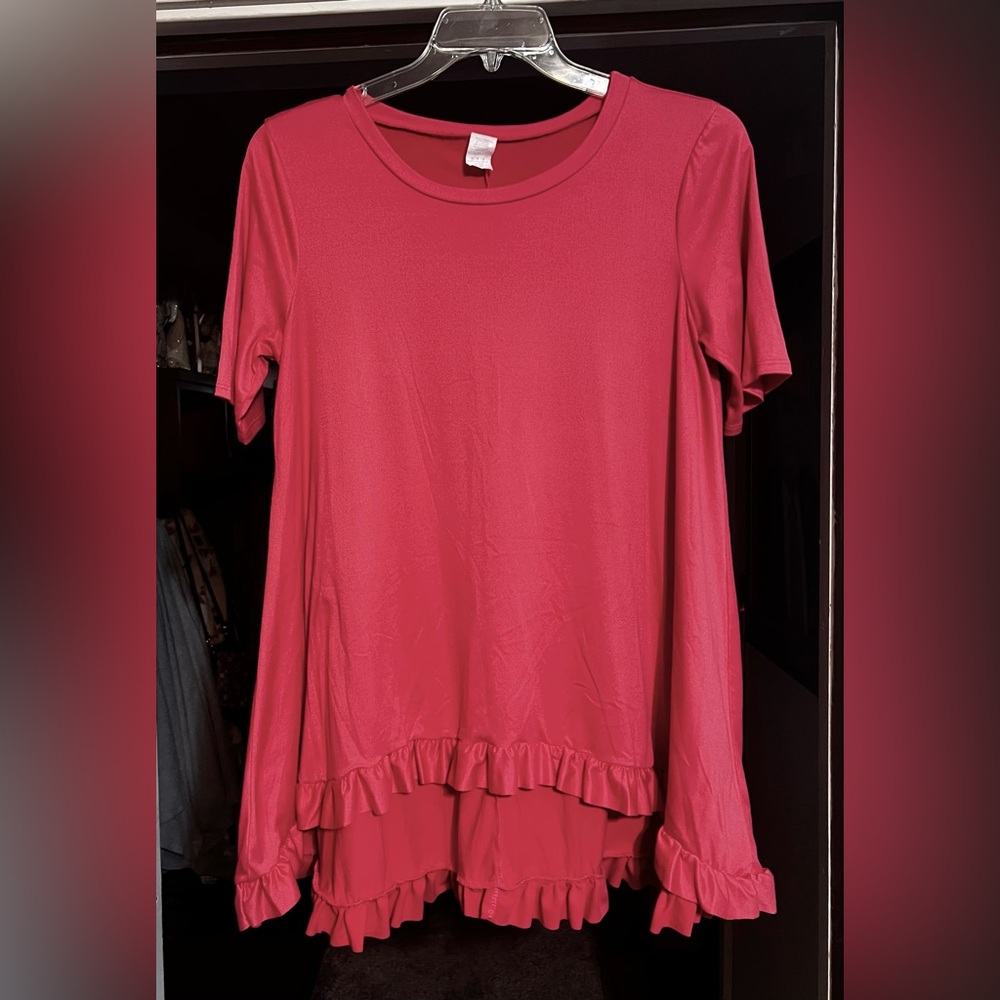 Sz: Large (runs big)
Rose /Coral s/s Top w/Ruffle Bottom 
Poly/ Spandex